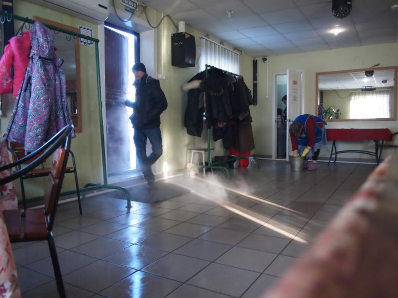 cloud of mist when someone enters a café